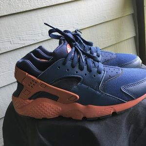 Nike Haratchie Sneakers